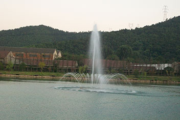 Fountain in Yongan lake, Suzhou